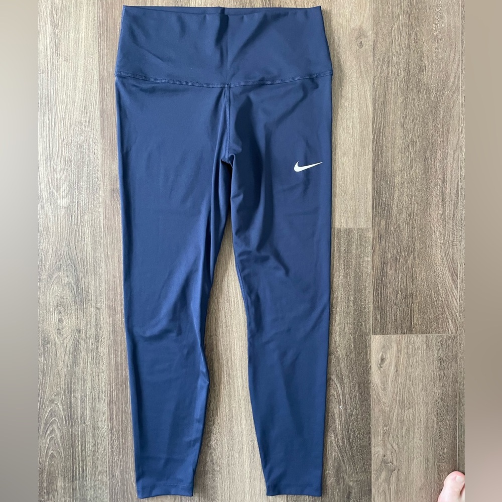 Nike Women’s navy leggings - size Large